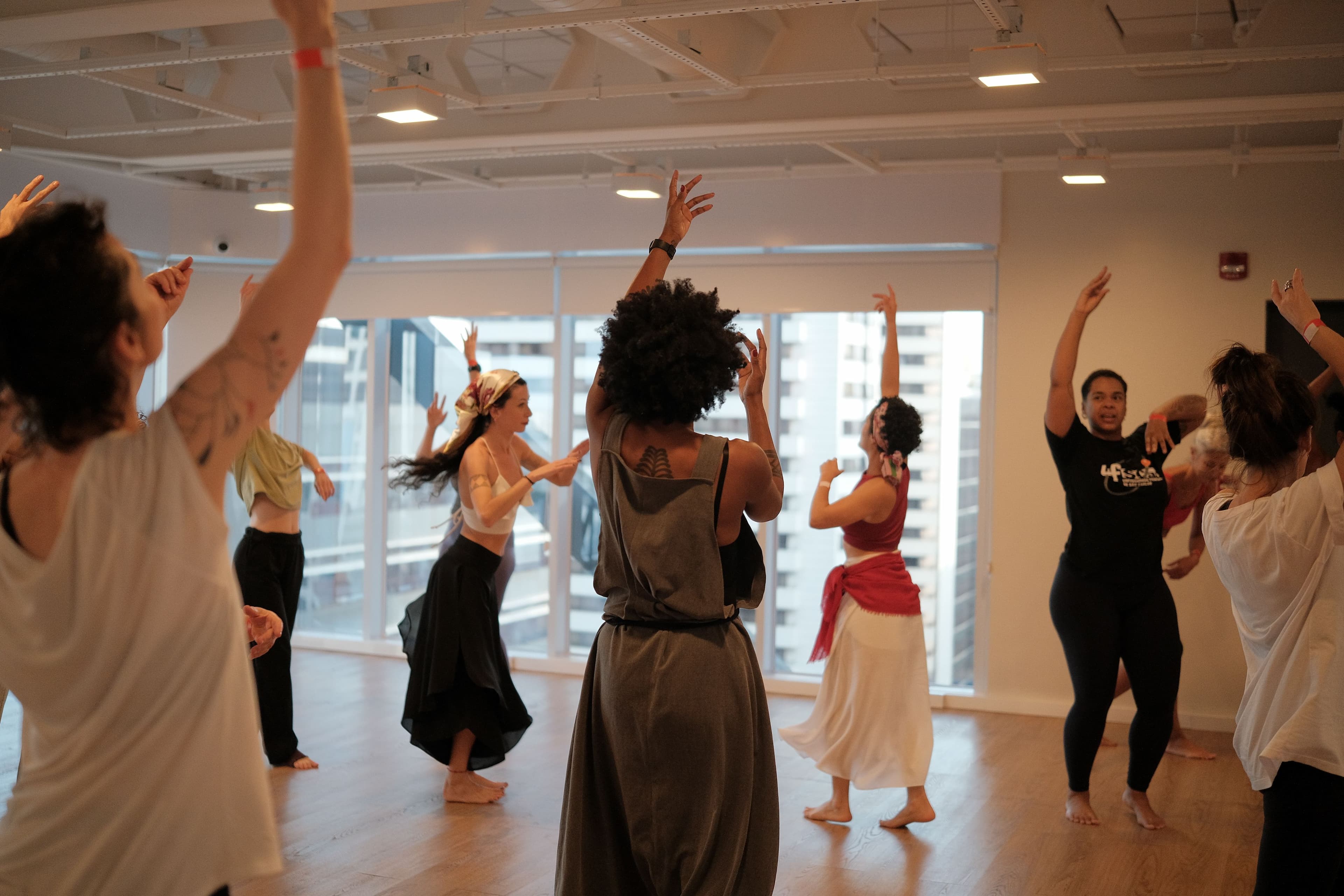 Enciclopédia do Itaú Cultural lança novo Cadernos do Professor que propõe a integração de atividades artísticas com as pedagógicas